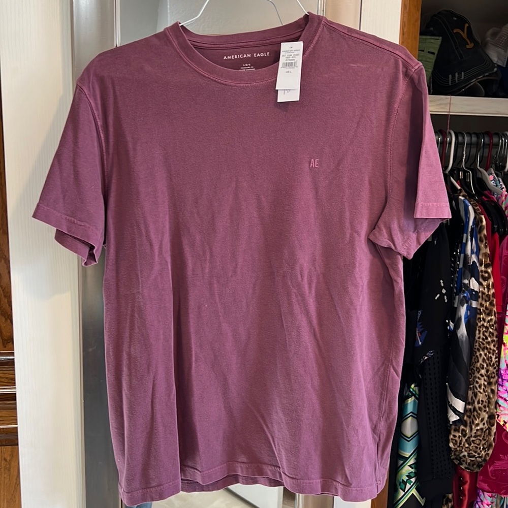 American Eagle AE maroon Tee Shirt standard fit